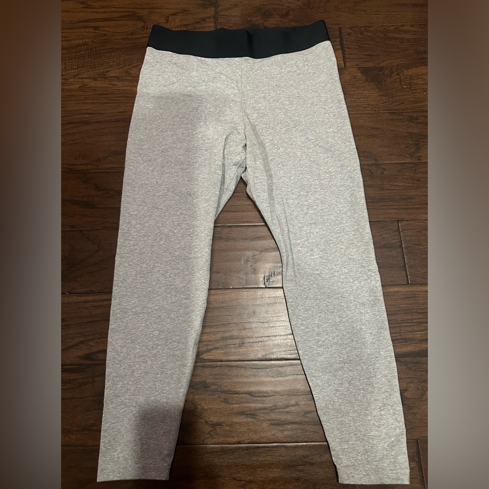 Nike 1X Leggings Logo in the back